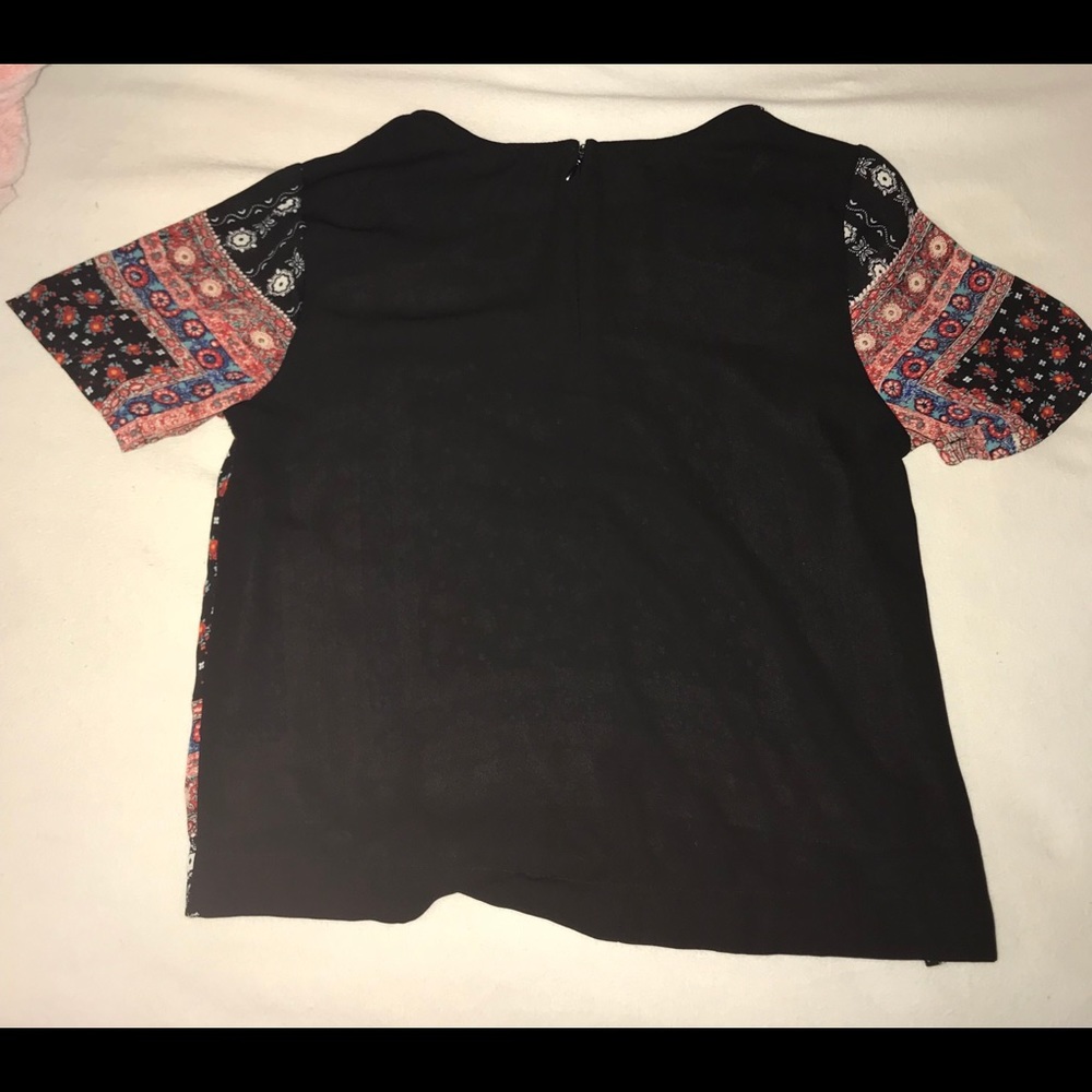 Patterned top - Picture 2 of 2
